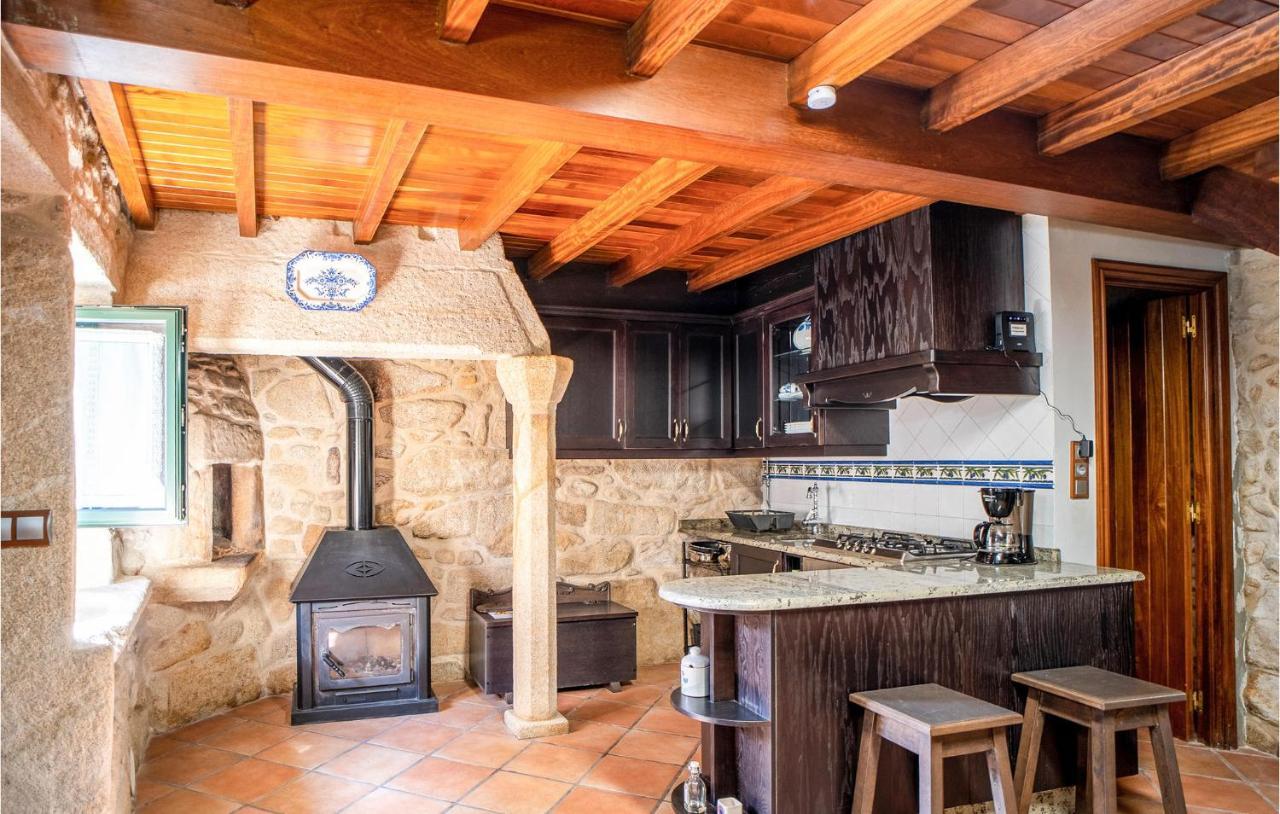 2 Bedroom Amazing Home In Muros Bagian luar foto