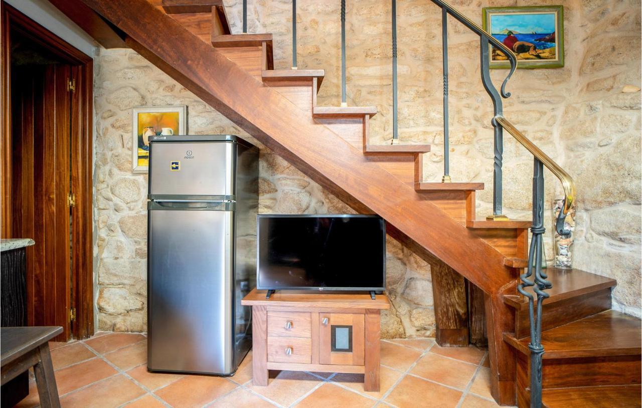 2 Bedroom Amazing Home In Muros Bagian luar foto